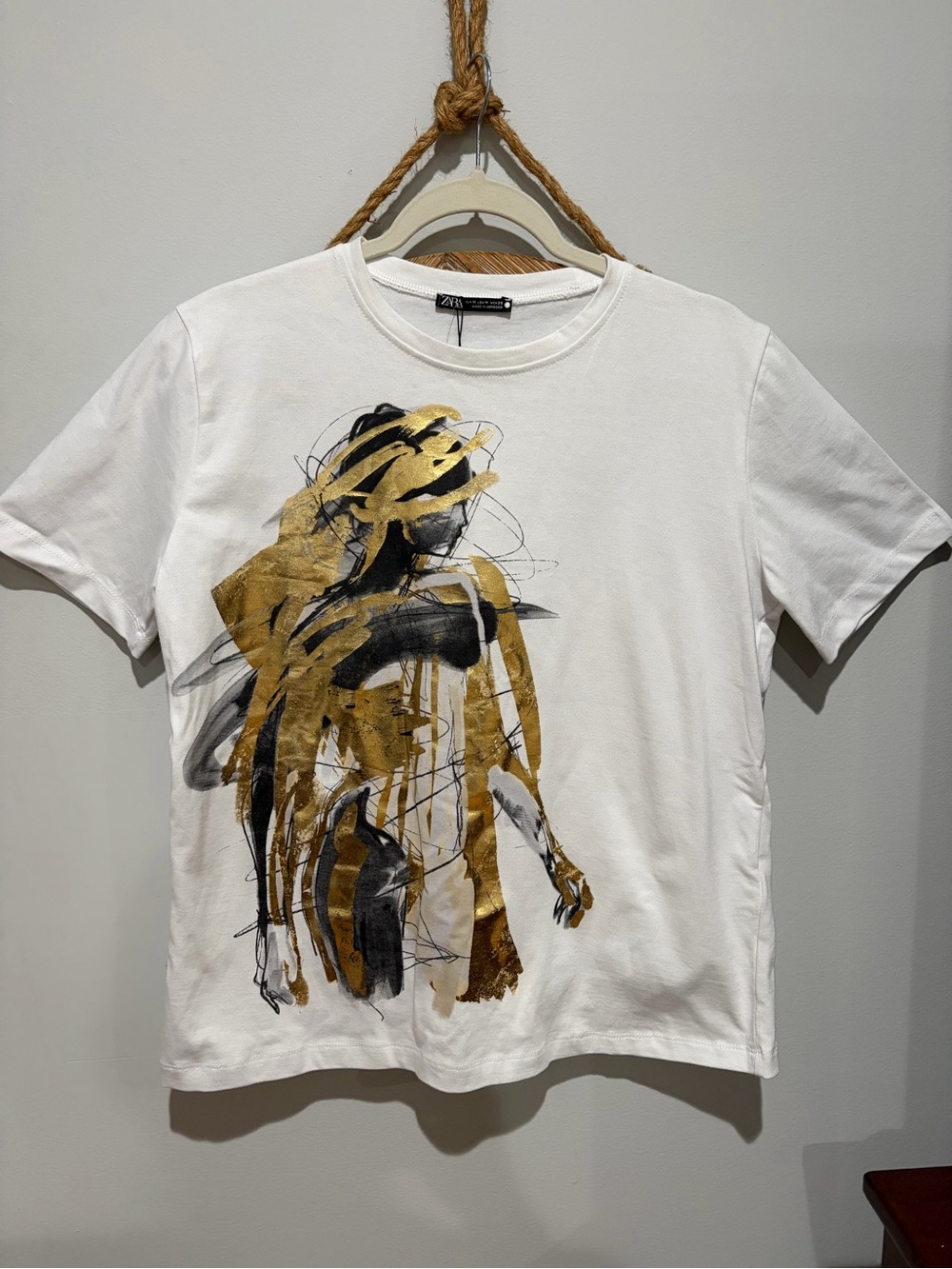Zara Women’s White Graphic T-Shirt with Gold & Black Art/ size medium